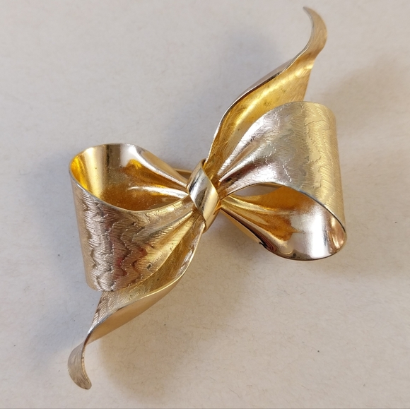 Dior by Grosse Jewelry - Vintage Gold Planted  Bow Brooch